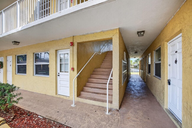 Building Photo - 4051 NE 13th Ave