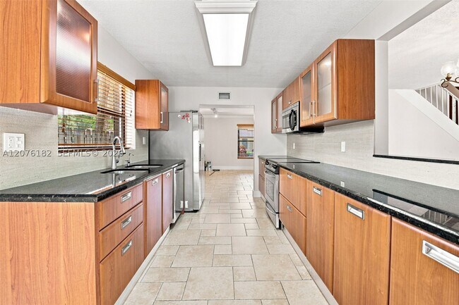 Building Photo - 6820 SW 128th Ct