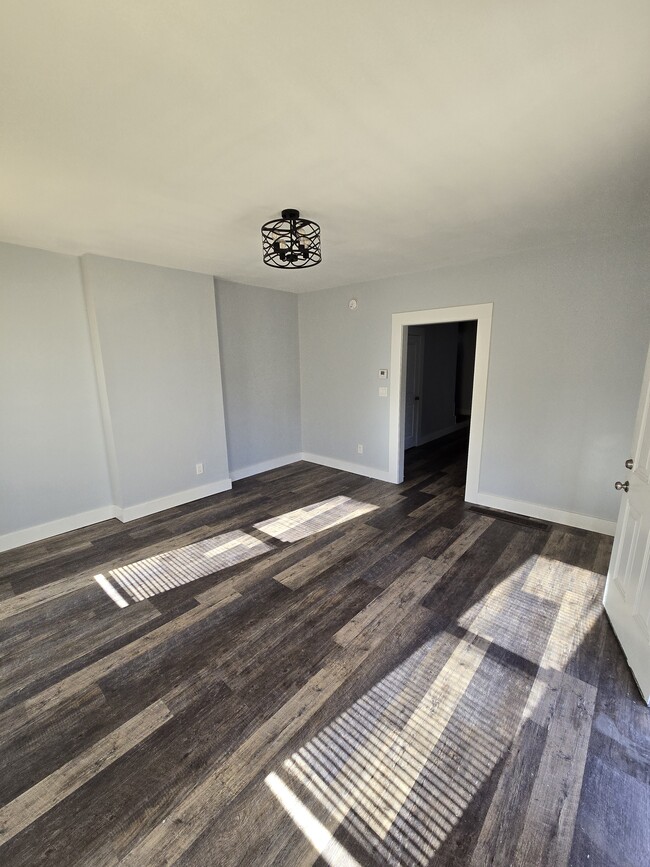 Living Room from Entry - 594 E Sycamore St