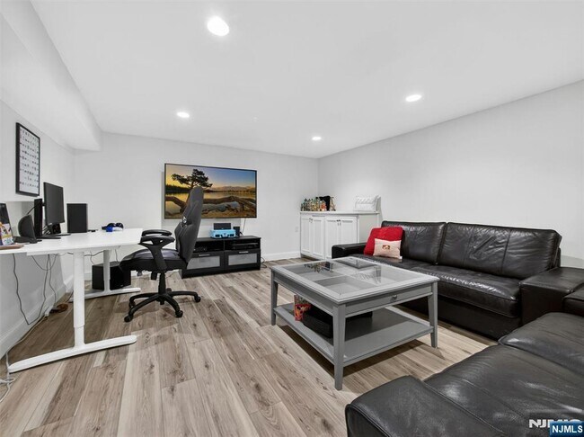 Building Photo - 36 Grove
