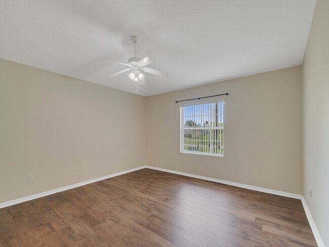 Building Photo - 962 Montrose Ave