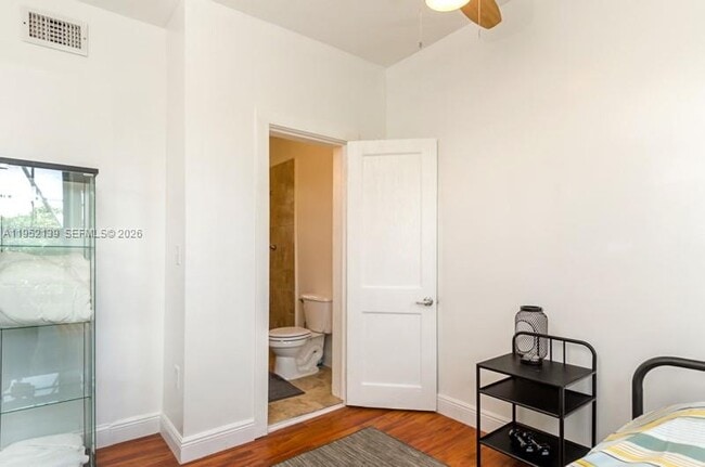 Building Photo - 934 Michigan Ave