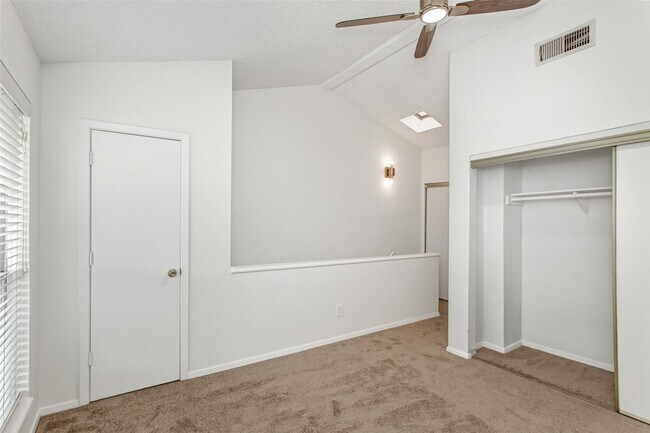 Building Photo - 1901 N Fitzhugh Ave