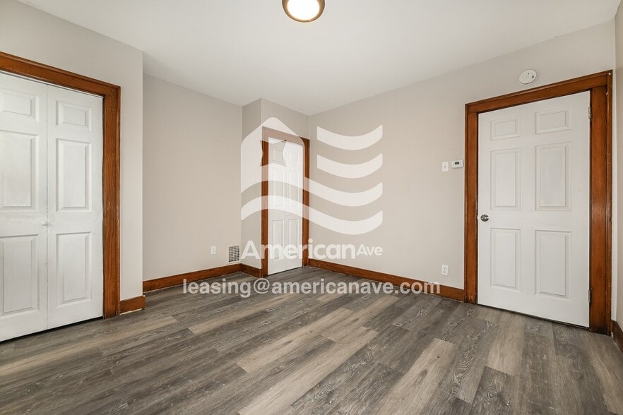 Building Photo - 726 Grandview Ave