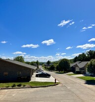 Building Photo - 193 Fairway Ln