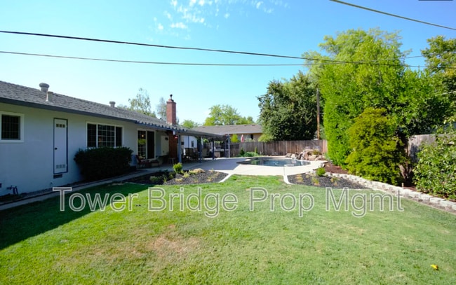 Building Photo - 5680 Reinhold St