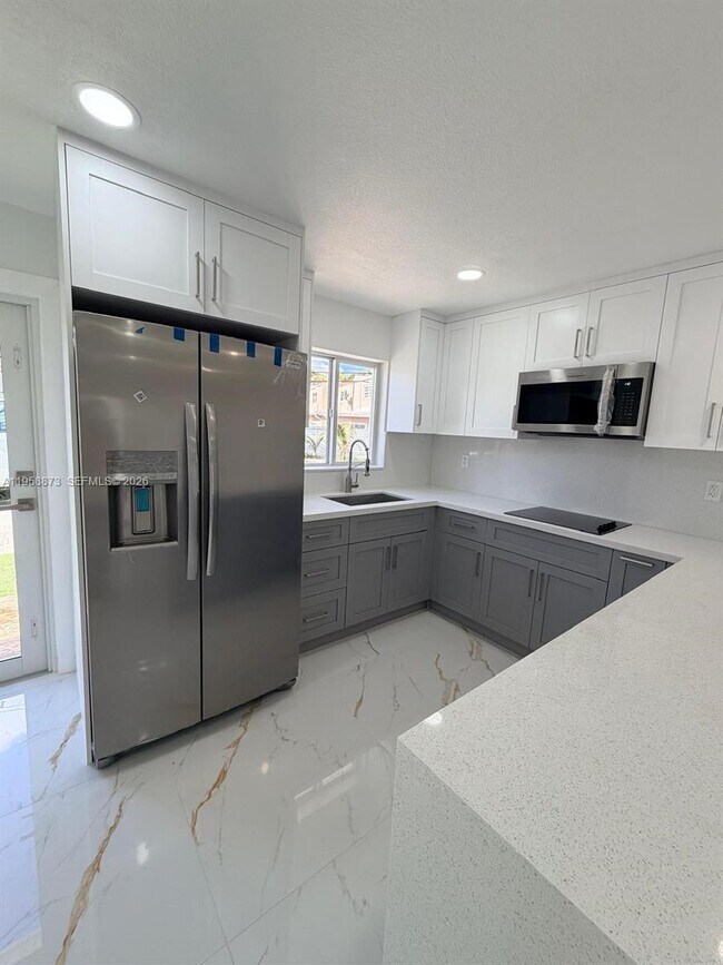 Building Photo - 16820 NW 54th Ct