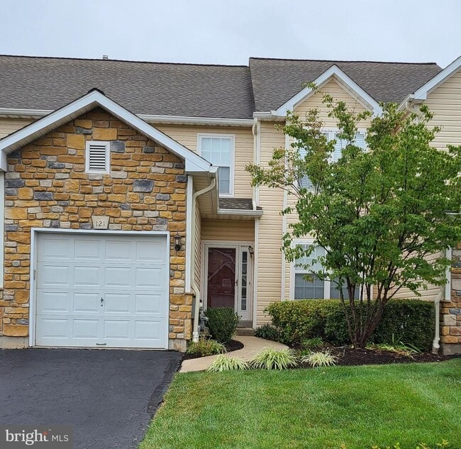Building Photo - 121 Shoal Creek Dr