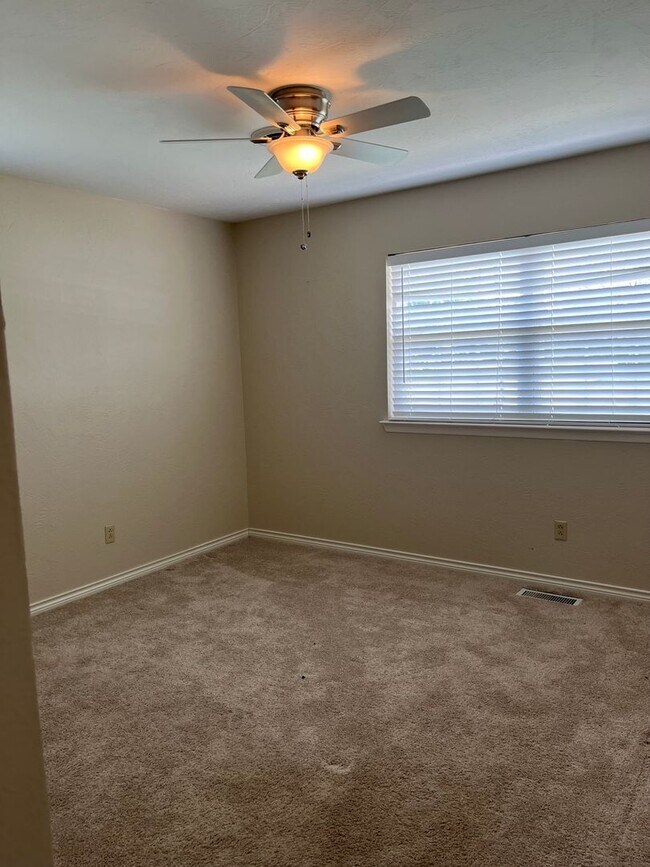 Building Photo - Located close to Bonham Middle School 3/2/2