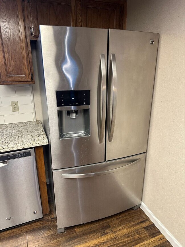 Building Photo - 1622 S Peppertree Ct