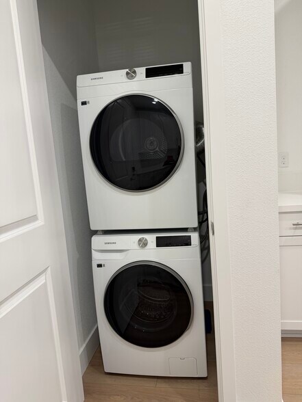 Laundry Room - 1467 N Girardi Dr