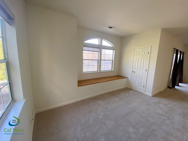 Building Photo - $6995-Amazing 4 Bed/3 Bath Home in Mtn. Vi...