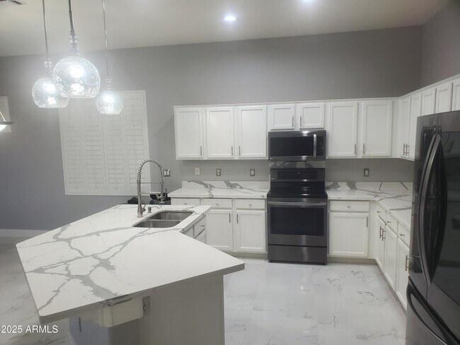 Building Photo - 26111 N 67th Dr