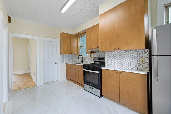 Building Photo - 667 Liberty Ave