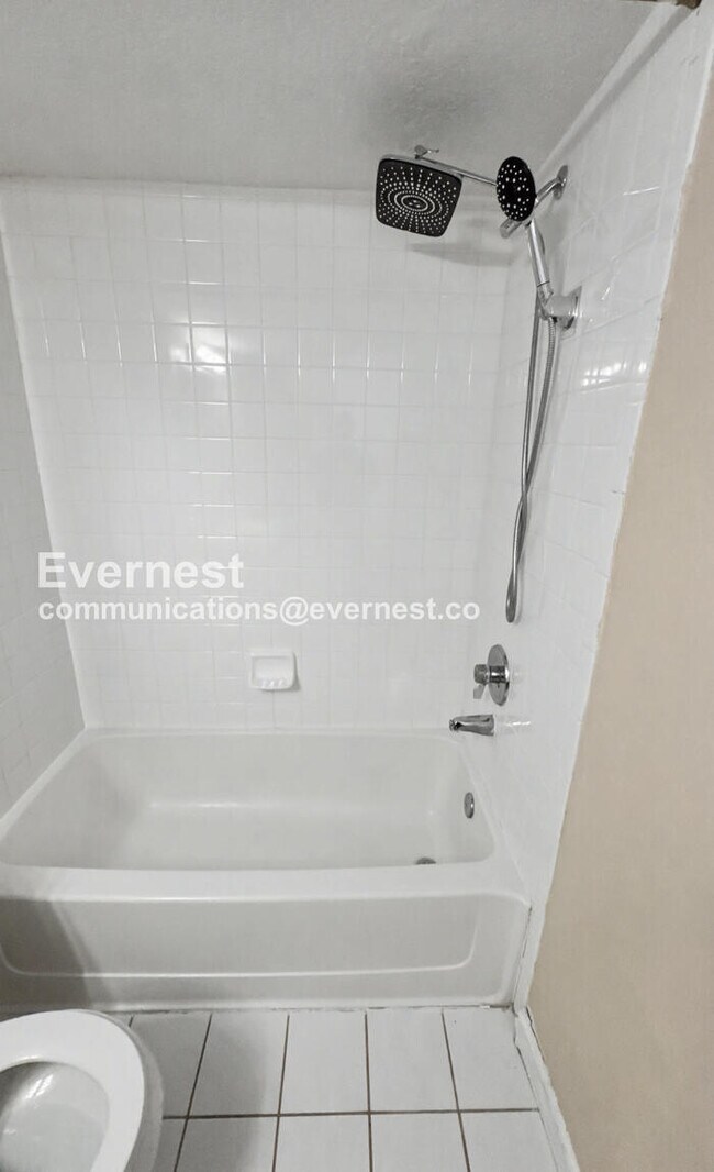 Building Photo - Modern Comfort Meets Mountain Views / 3 beds & 2 Bath / Coming Soon!