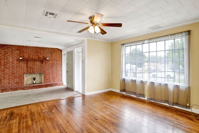 Building Photo - 517 Lakewood Rd