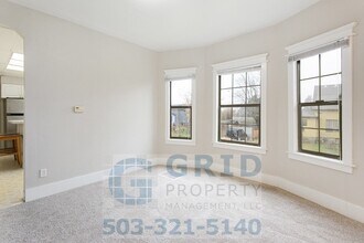 Building Photo - Spacious Craftsman Home - Huge Lot - N Portland!