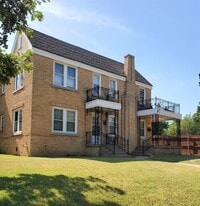 Building Photo - 2 bed 1 bath 1 car garage upstairs duplex in Miller's Boulevard Addition of OKC
