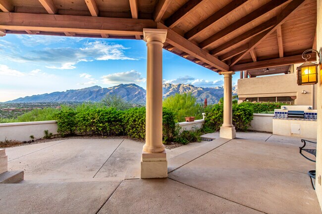 Catalina Foothills 4 bedroom 4 bath Home located in prestigious Canyon Ridge. 270-degree VIEWS! - 4667 N Rocky Crest Plz