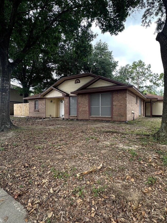 Building Photo - 1502 Sudbury Dr