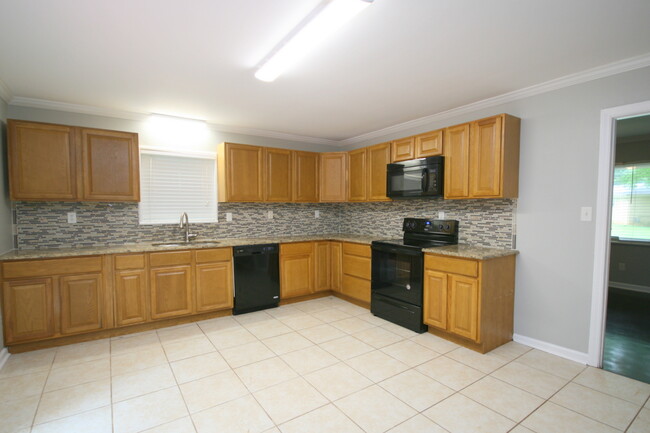 Building Photo - 3126 Las Animas Ave NW