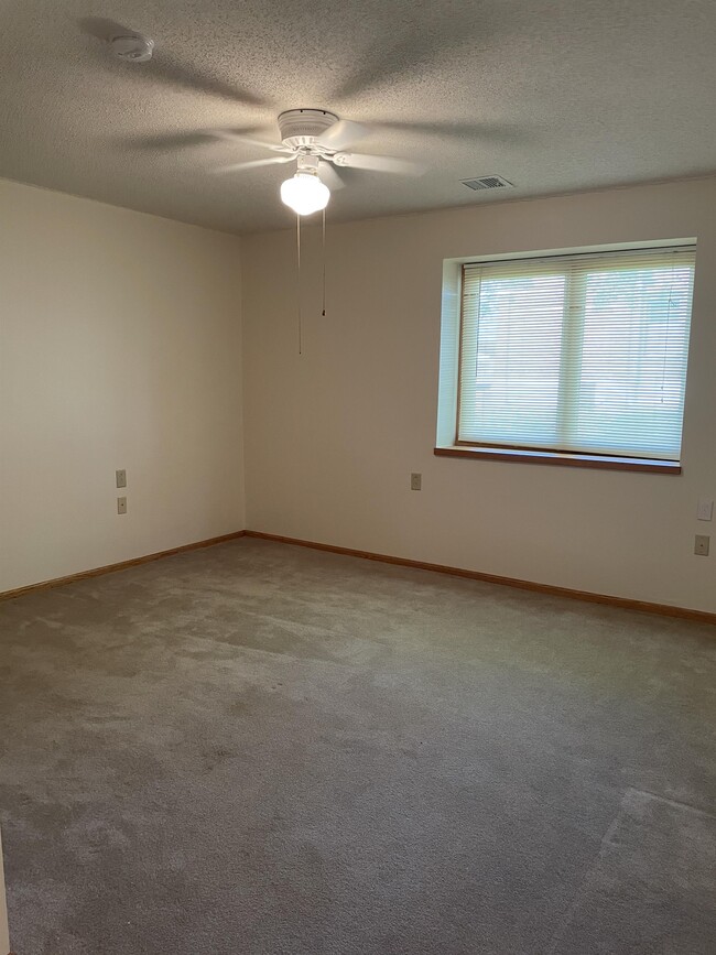 Building Photo - 521 24th St