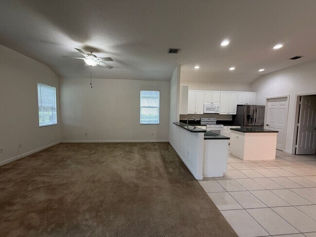 Building Photo - 3205 Brookfield Dr