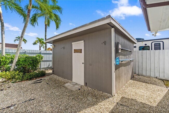 Building Photo - 5103 SW 128th Pl