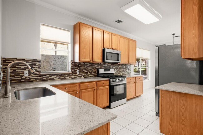 Building Photo - 7500 Shadowridge Run