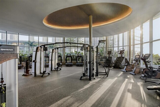 Building Photo - 700 NE 24th St