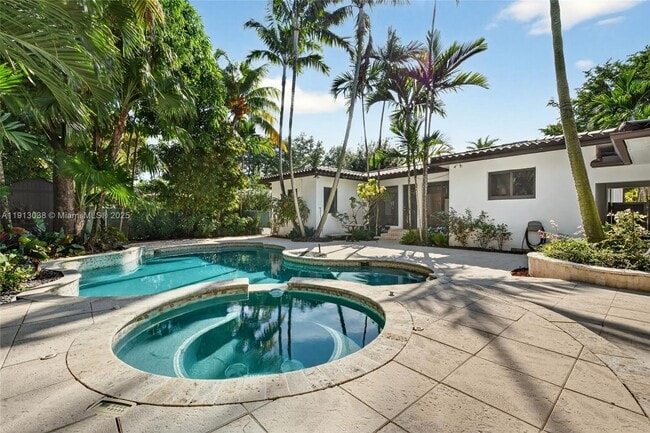 Building Photo - 465 NE 52nd St