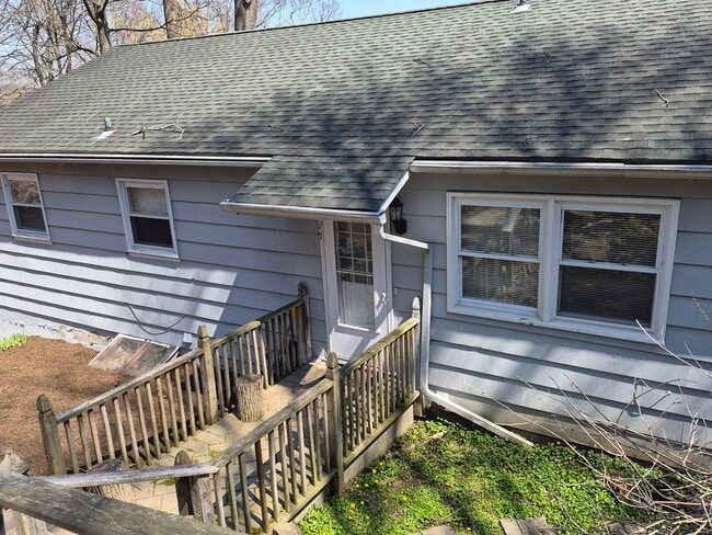 Building Photo - 27 Oakwood Dr