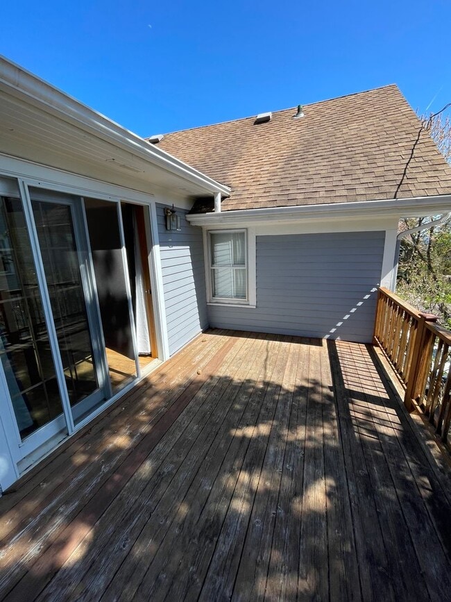 Building Photo - Available Sept 3! - Beautiful 4 Bed 3 Bath
