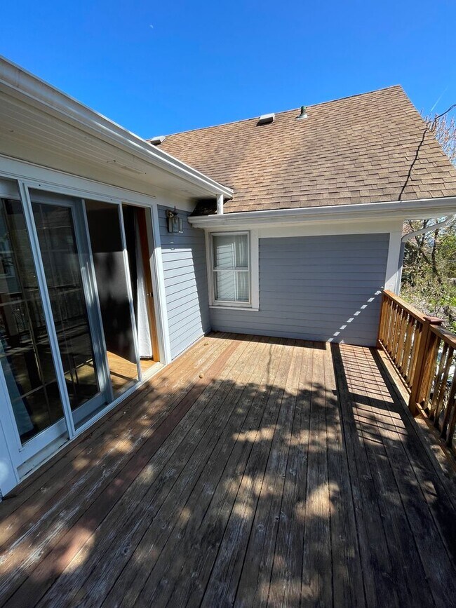 Building Photo - Available Sept 6! - Beautiful 4 Bed 3 Bath