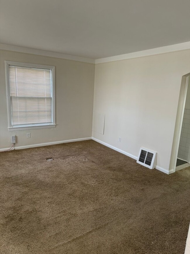 Building Photo - Awesome Property for an Awesome Price