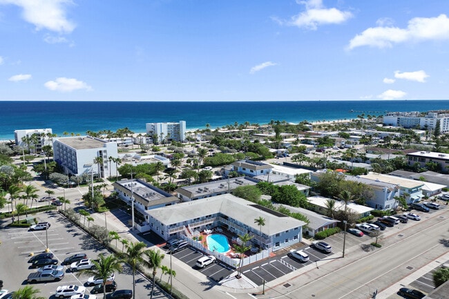 Building Photo - 4658 Bougainvilla Dr