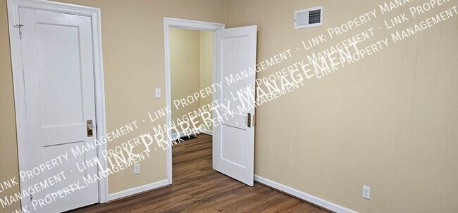 Building Photo - 129 N Moore Rd