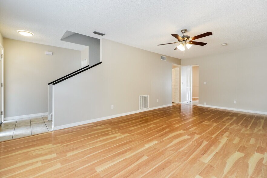 Building Photo - 2825 Cedaridge Dr