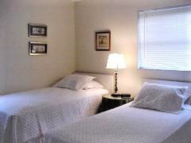 Building Photo - NEW PRICE! 2BR/2BA 2nd Floor Condo in Capri Isles