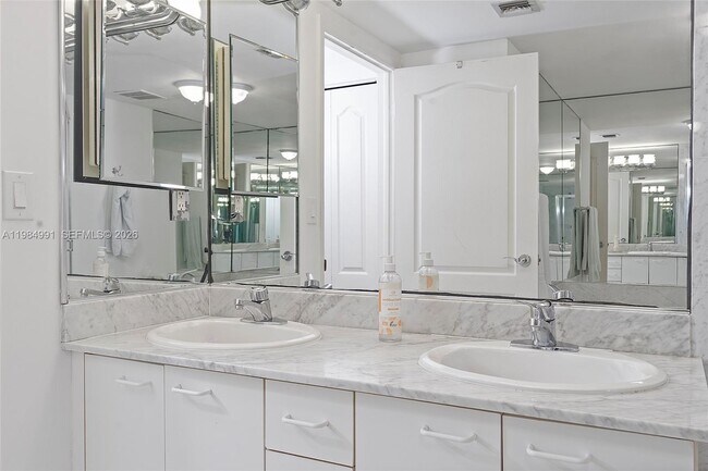 Building Photo - 9455 Collins Ave