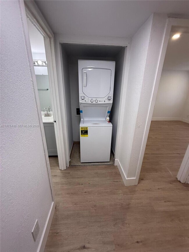 Building Photo - 5911 Washington St