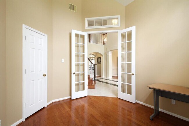 Building Photo - 18811 Cypress Chateau Dr