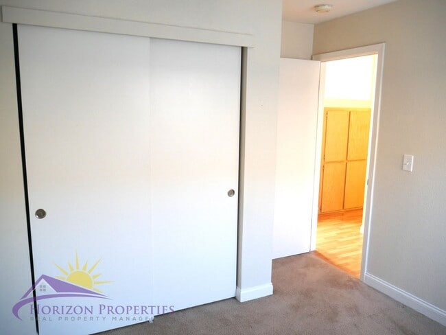 Building Photo - Open 3 Bed 2.5 Bath 1,959 Sq. Ft. Antelope Home