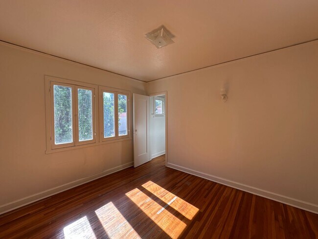 Building Photo - 213-223 Los Aguajes Ave