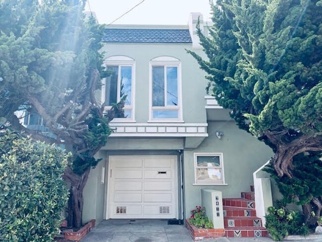 Building Photo - Whimsical 2BR/1BA, Outer Parkside Gem and Dog Friendly! FURNISHED Flexible Lease Term