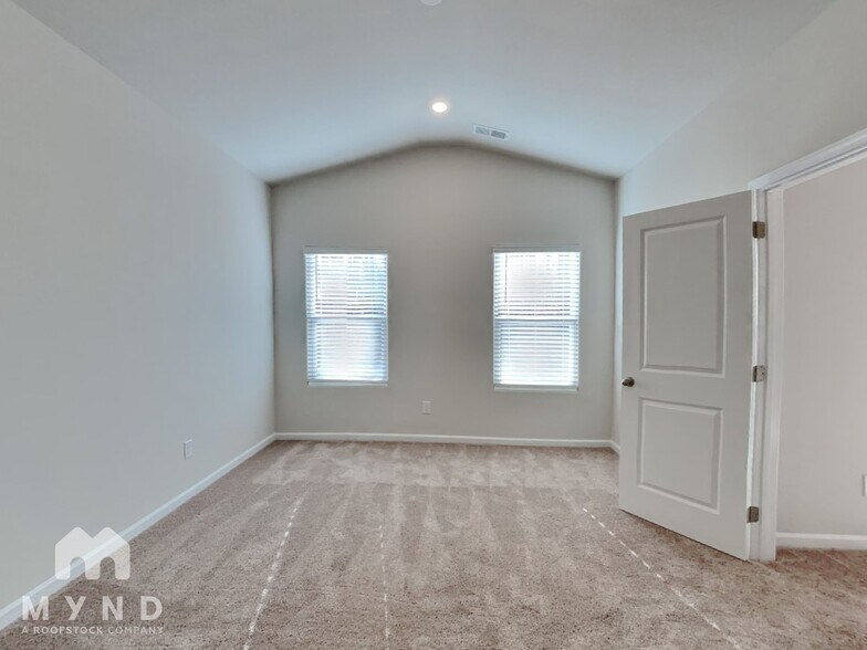 Building Photo - 115 Everglade Wy