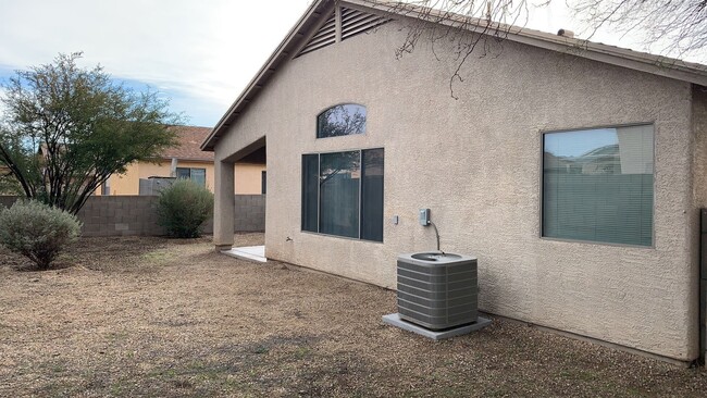 Building Photo - 4 Bedroom 2 Bath - 1870 Sq. Ft. Home - Ajo...