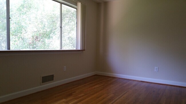 Building Photo - 4002 Blackpool Rd