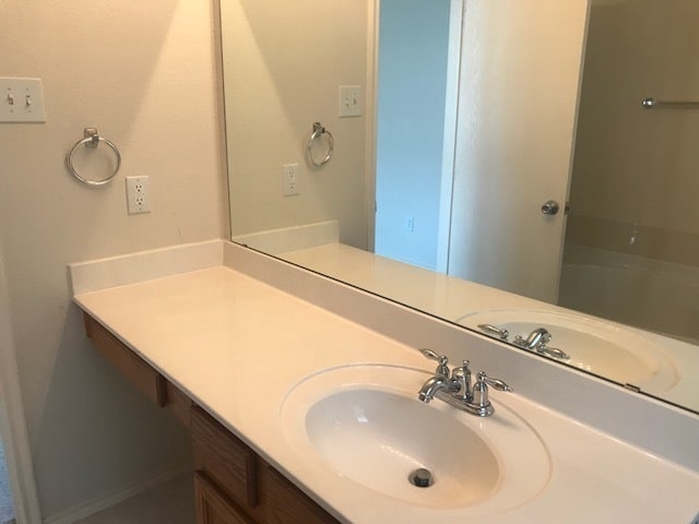 Building Photo - Super Cute 3/2 in Lost Creek Ranch!!
