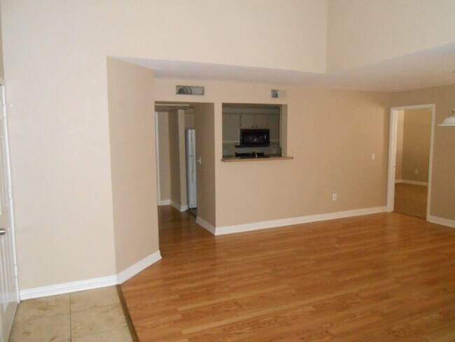 Building Photo - Spacious 2nd Floor Condo in Gated Community in West